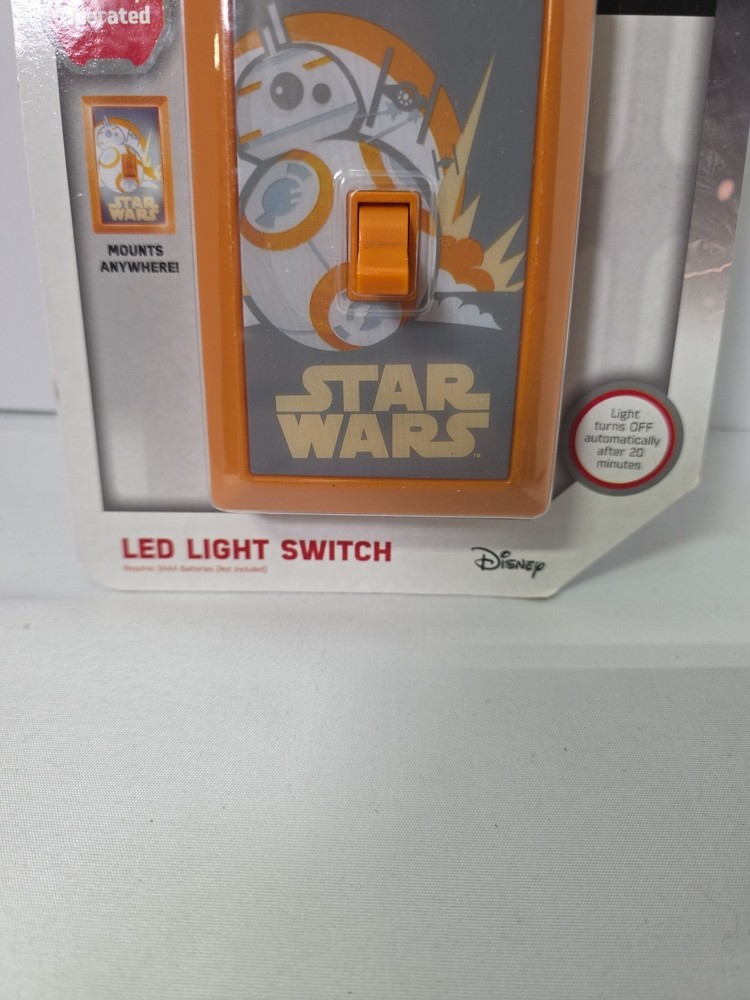 Star Wars Switch LED Night Light, Manual On / Off Switch (New)