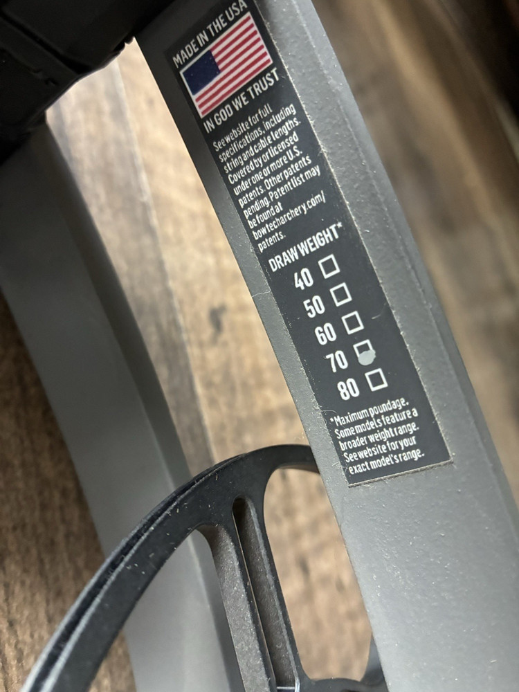 BOWTECH CARBON ONE RH 25.5-30.5" 60-70# SMOKE GREY