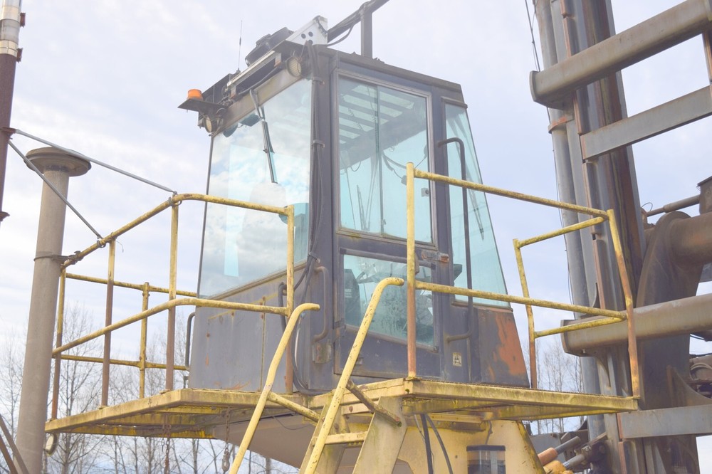 Hyster H 1050 E forklift with, container handler Attachment, Cummins M-11,