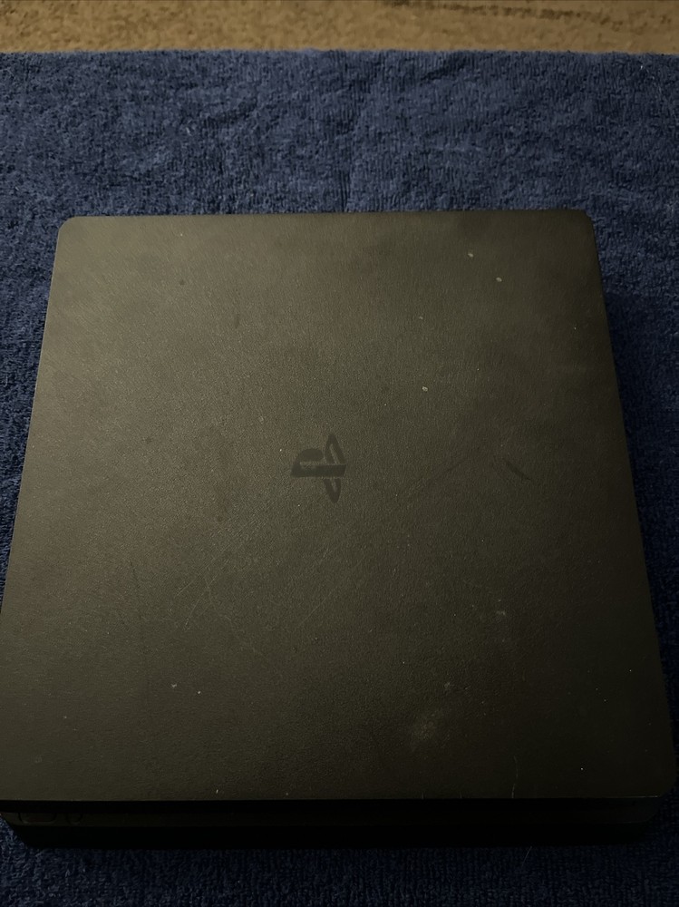 ps4 1tb bundle 2 Controllers All Cords And Multiple Games