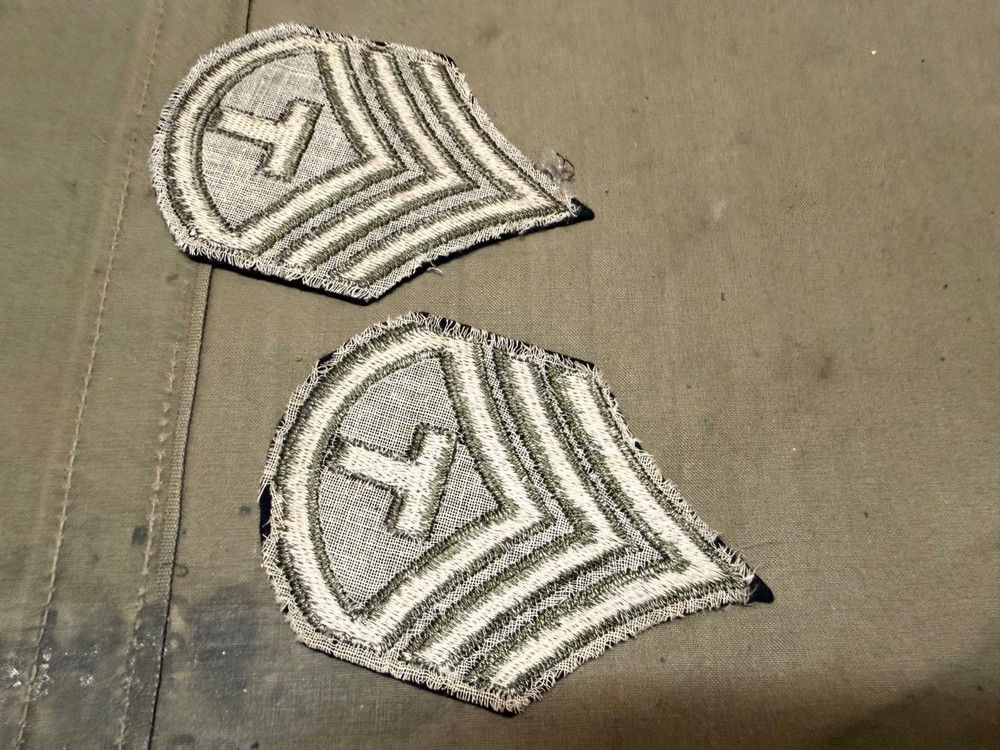 ORIGINAL WWII US ARMY NCO T-5 TECH SERGEANT JACKET INSIGNIA CHEVRONS-WOOL