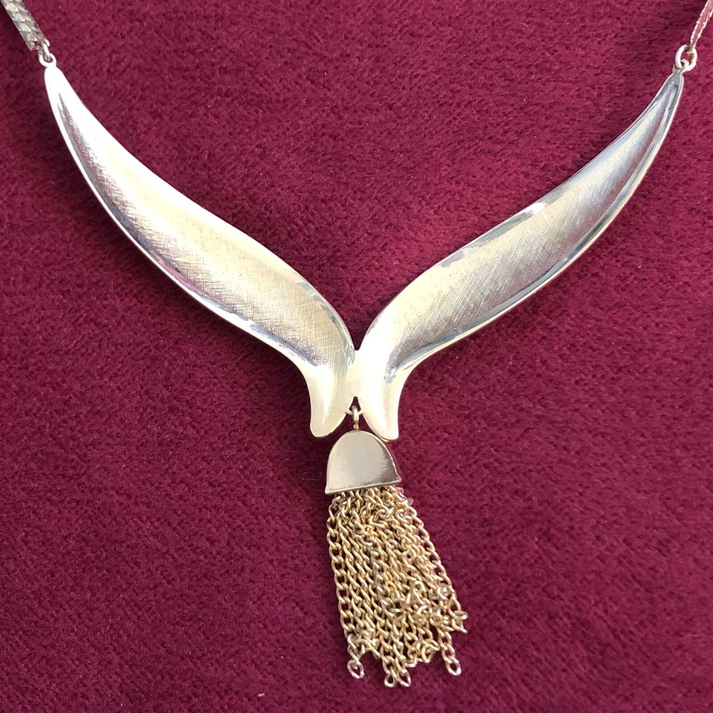 Vtg. Avon Goldtone Tasseled Necklace