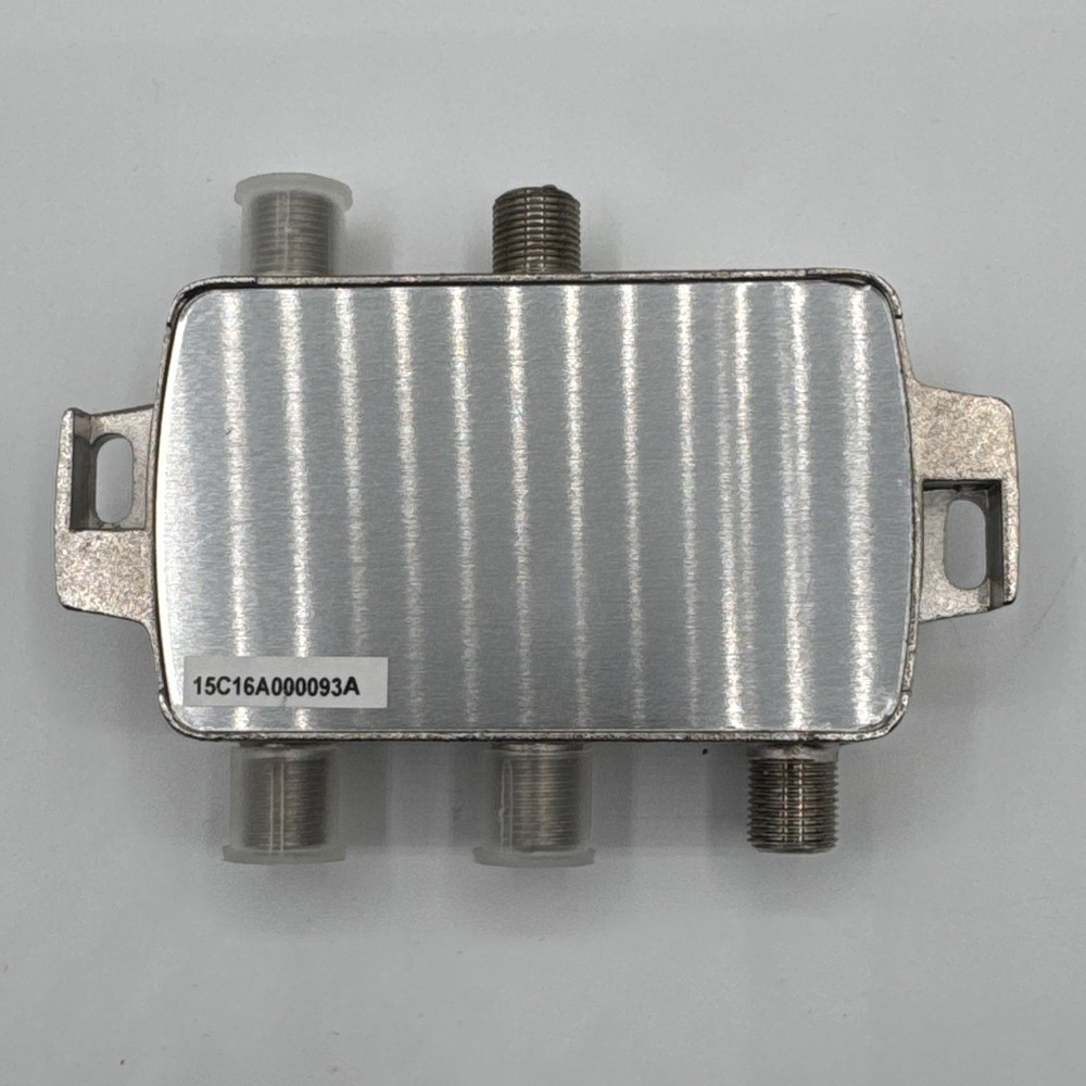 Rocketfish Coaxial Connection Cable Amplifier 1-Input / 4-Output RF-G1179