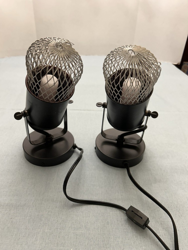 2 industrial-style mini spotlight table lamp