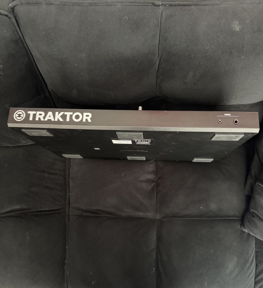 Traktor Kontrol S5 DJ Controller
