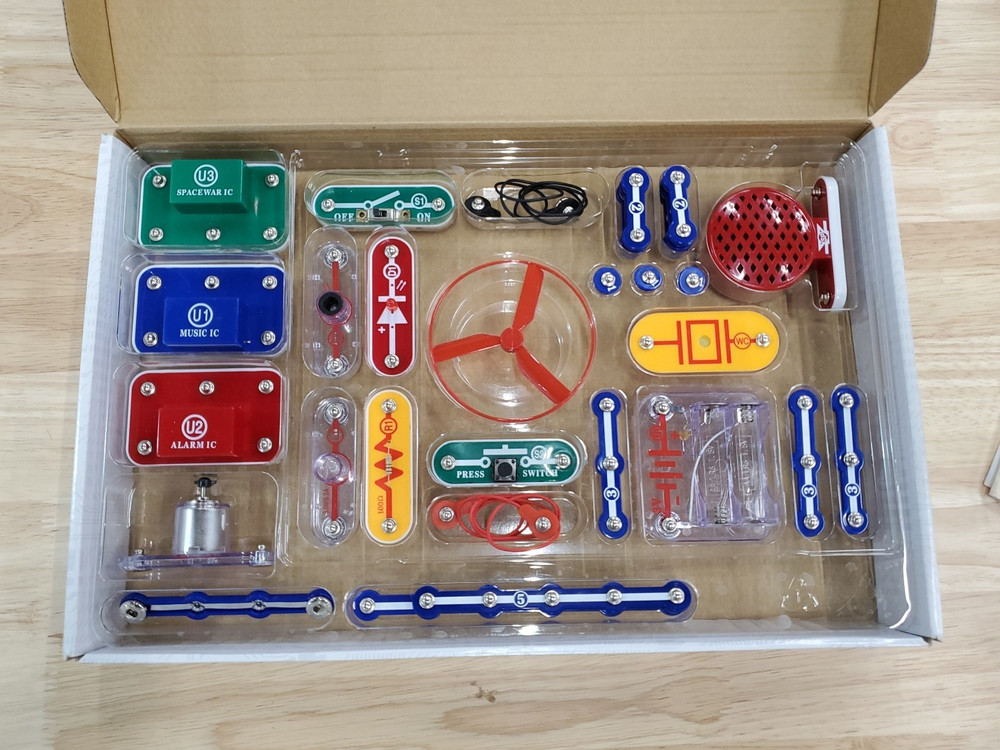 Snap Circuits Jr. SC-100 Electronics Exploration Kit, Over 100 Projects