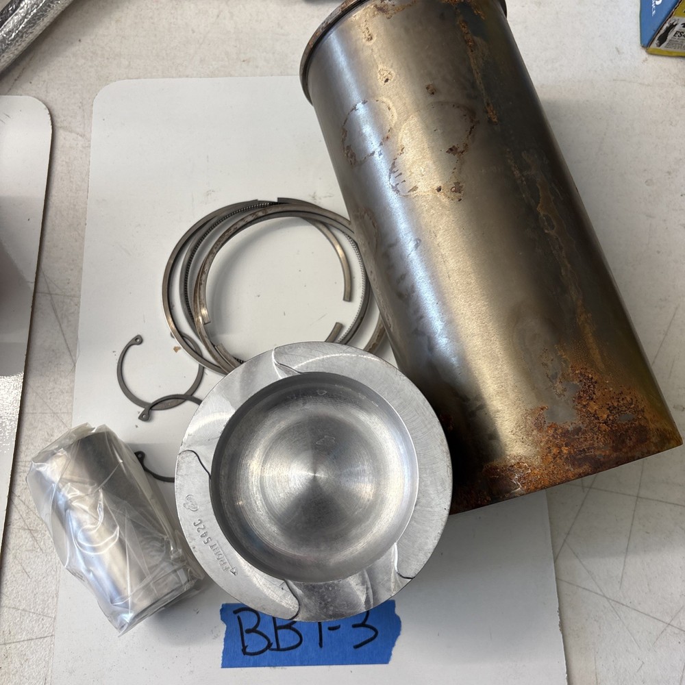 Mack 57GC376 Piston & Cylinder Liner Sleeve