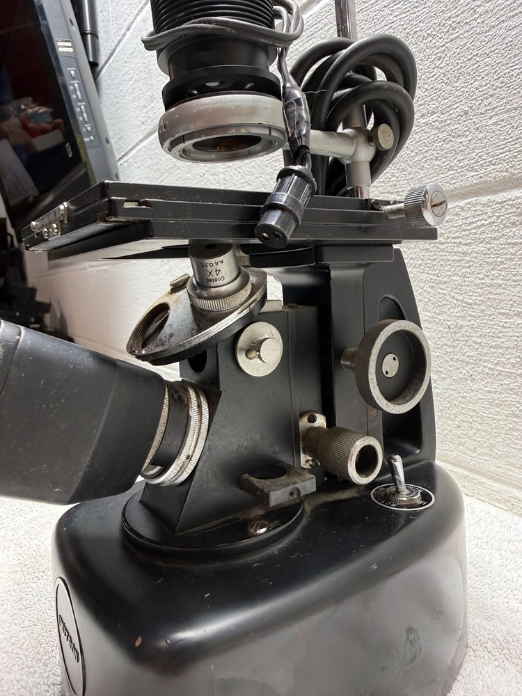 UNITRON MEC-3519 MICROSCOPE UNKNOWN IF WORKING. NICE CLEAN CONDITION!!