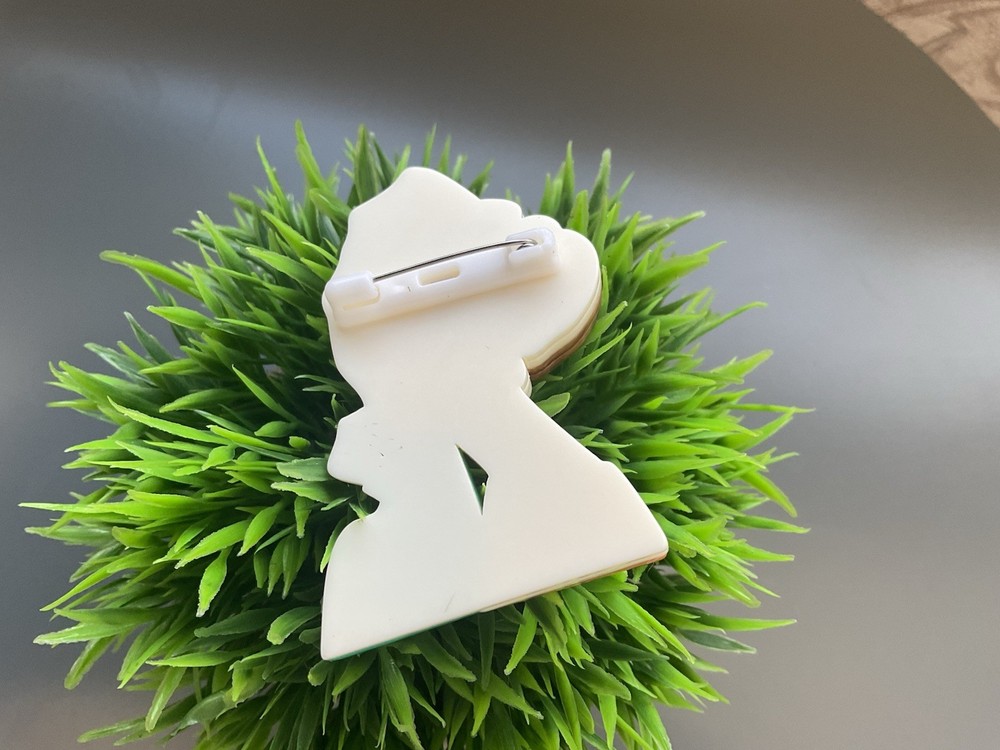 Gorgeous Retro Style Acrylic Brooch