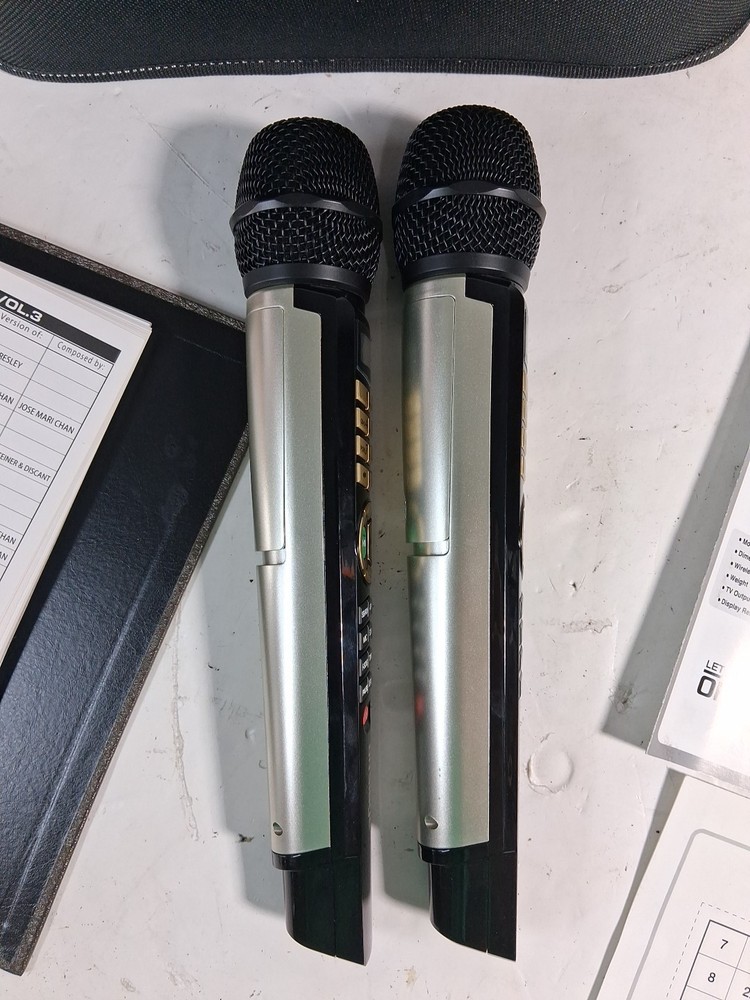 Magic Sing ET23KH Wireless Karaoke System With Case And Book TD31D