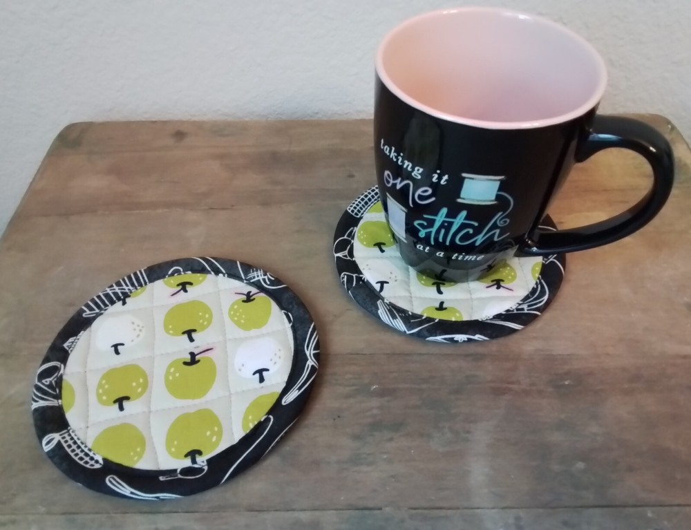 Quilted Coaster "Them Apples Pistachio" Round OOP Fabric Fun Drink Kimberly 🍎