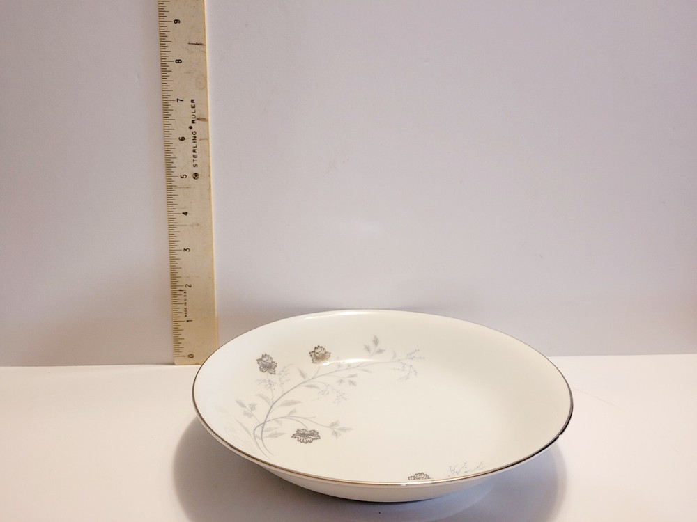 Arlen Fine China 8 Piece Set