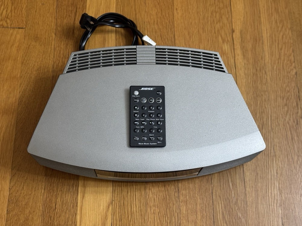 Bose Wave Music System Titanium Silver With Remote