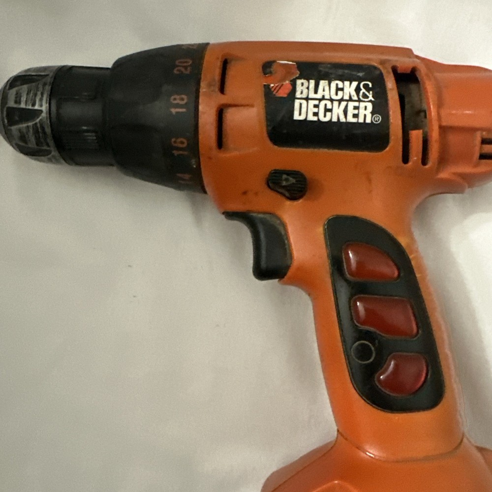 Black & Decker CD120G Cordless Drill W/Battery UNTESTED