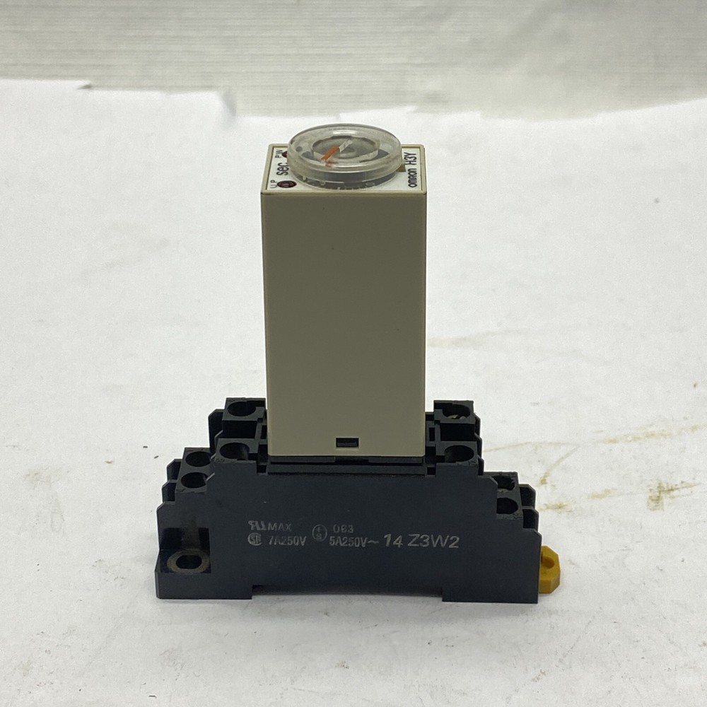 Omron H3Y2AC12030S Timer & PYF08AE Socket 2-Pole 7A