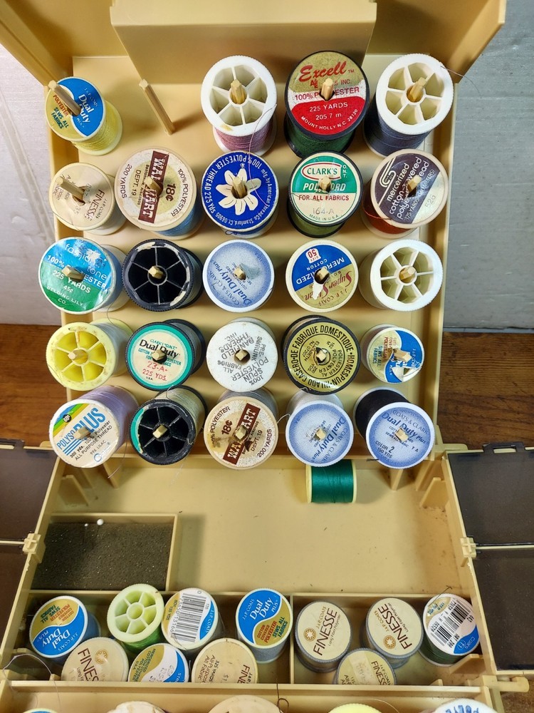 Vintage Folding Sewing Box Caddy 50 Spool Thread Bobbin Organizer