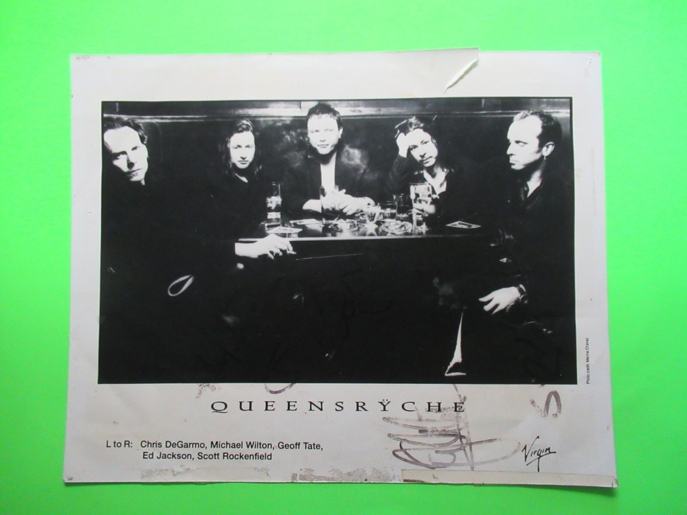 AUTOGRAPH SIGNED  QUEENSRYCHE FULLY SIGNED  PROMO PHOTO
