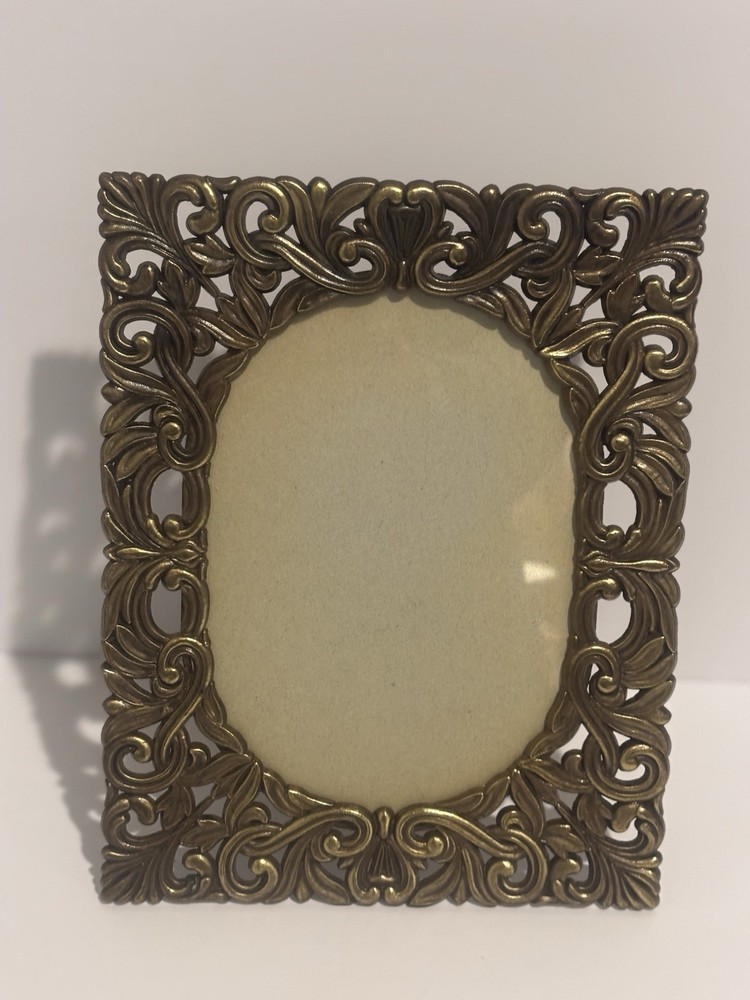 Vintage Ornate Oval Photo Frame Antique Scroll