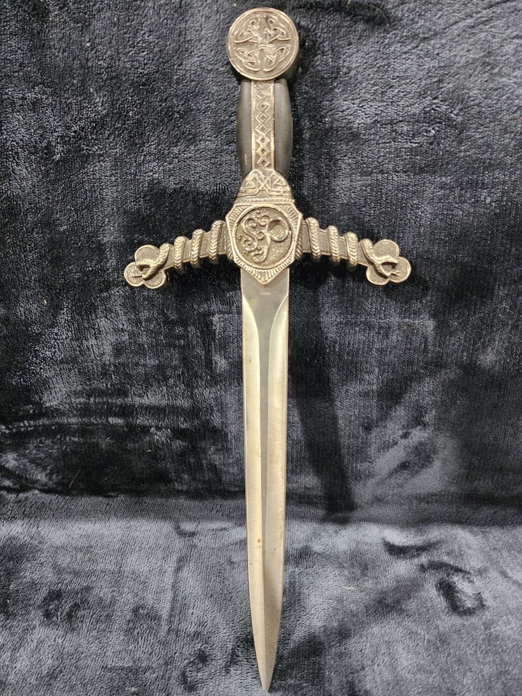 Celtic Knot Dagger martial arts swords