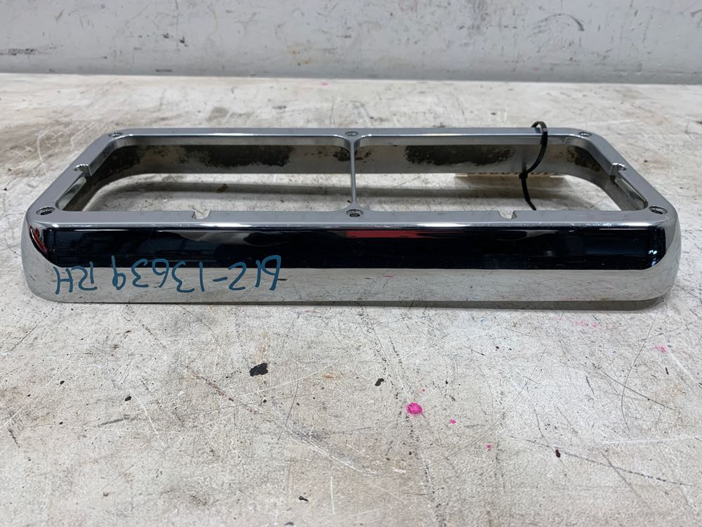 Western Star 4900 Light Bezel (710-10308)