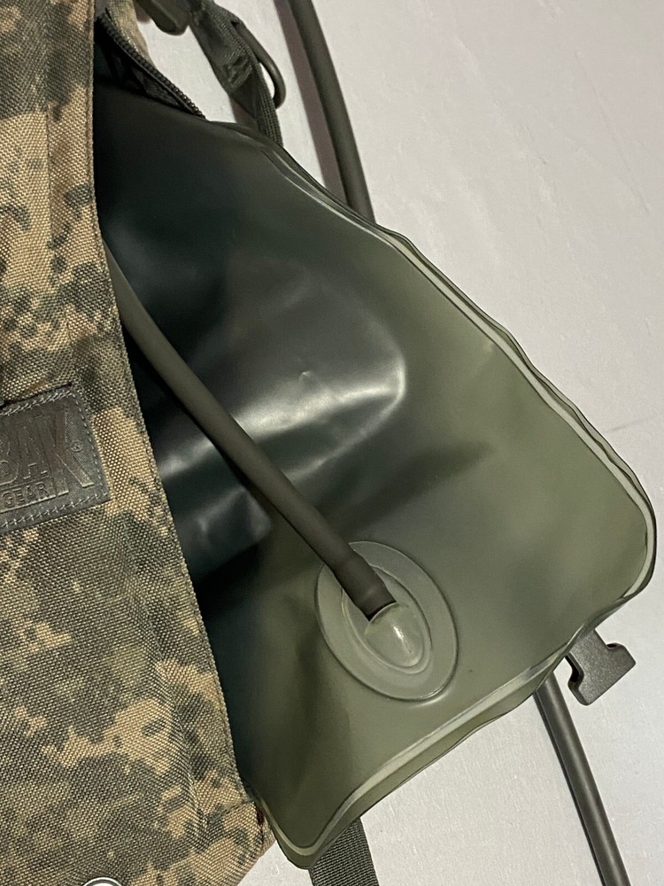 CamelBak Hydration Water Carrier With Bladder Backpack Camo