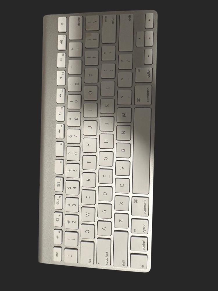 Apple Wireless Keyboard  (A1314/A1296) Battery. Tested