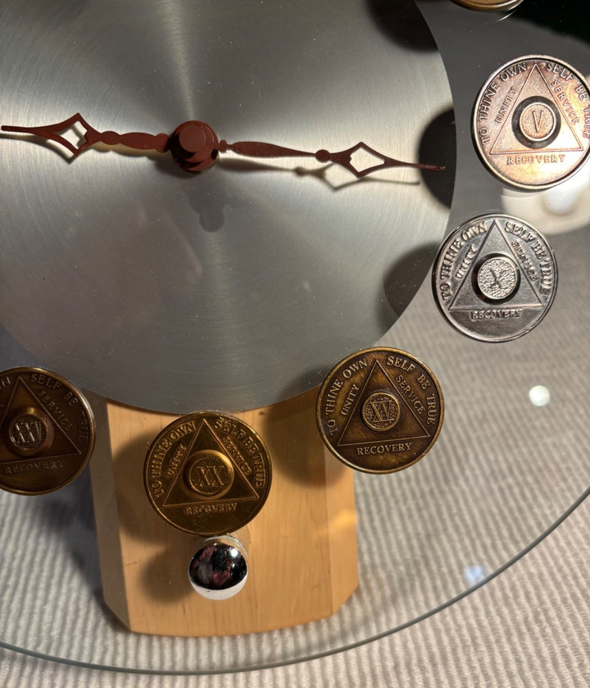 SUPERB Alcoholics Anonymous Sobriety Chip Quartz Clock. Authentic Chips - READ!