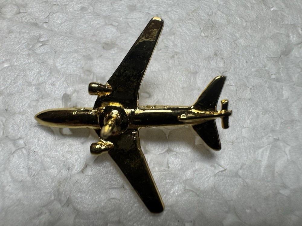 Boeing 737 Lapel Pin