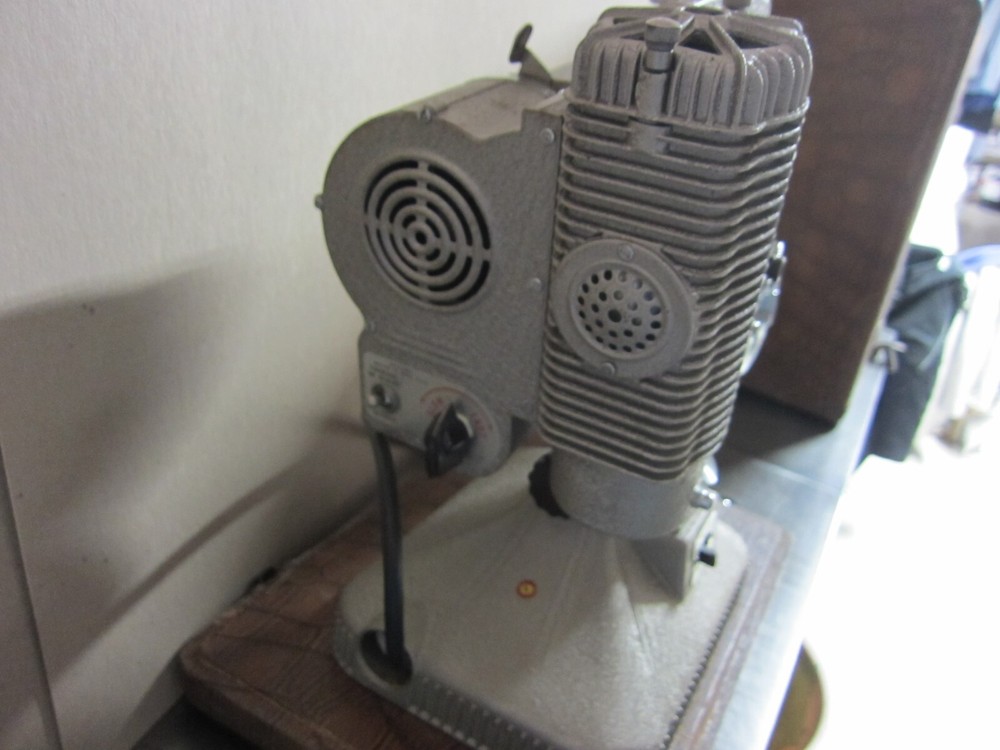 Vintage Keystone Commander Deluxe Model K-108 Projector W/Case Working Condition