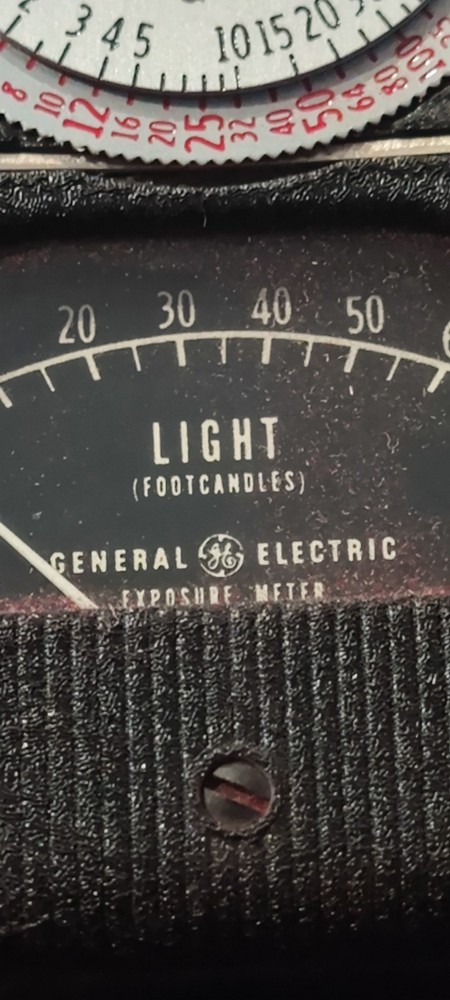 GE Type DW-68 handheld light meter / exposure meter - with Leather case