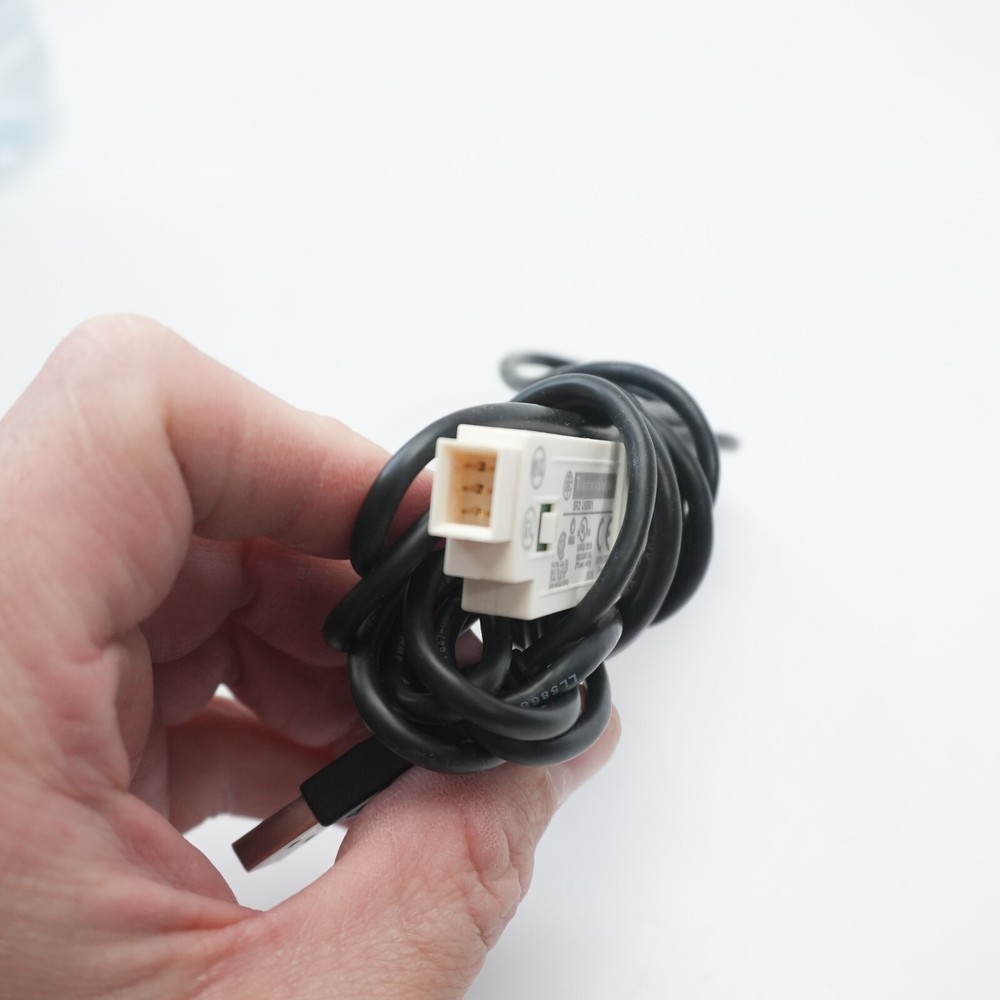 NEW Schneider SR2 USB01 PLC Zelio USB Programmable Cable SR2USB01
