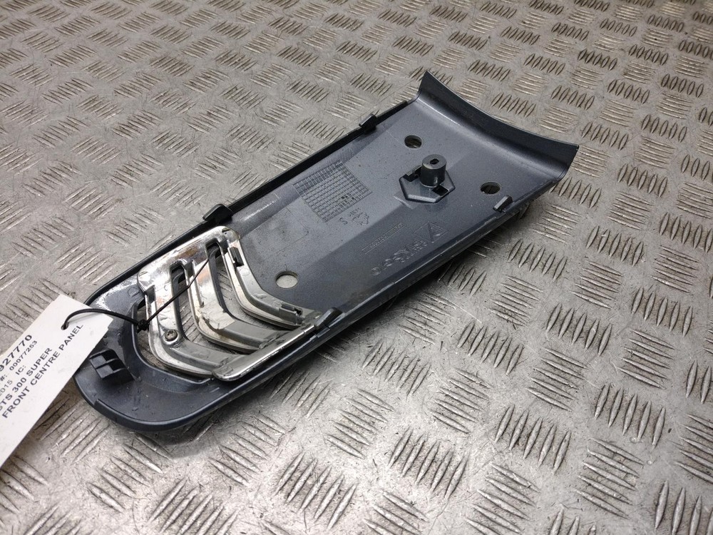 2015 PIAGGIO GTS 300 SUPER Front Centre Panel