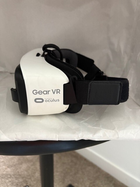 Virtual Reality Gear VR Headset Powered by Oculus Samsung