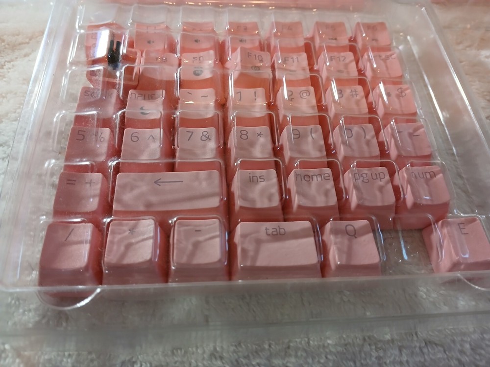 Bekizo KeyBoard.With Extra Pink Keys.NOT TESTED