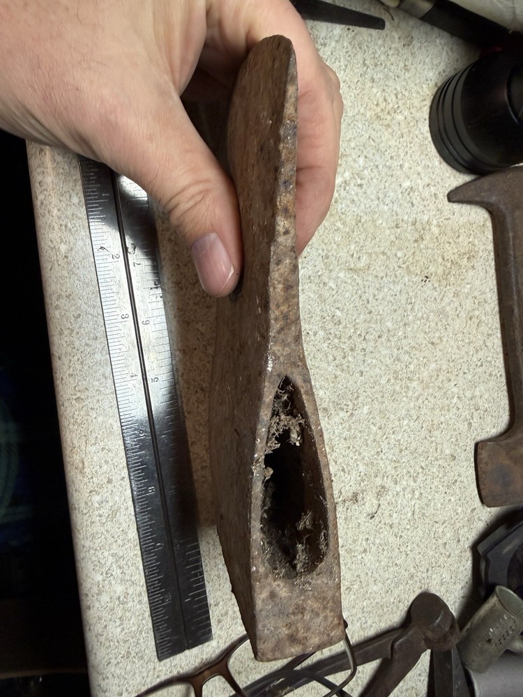 SINGLE BIT AXE HEAD - -Unbranded