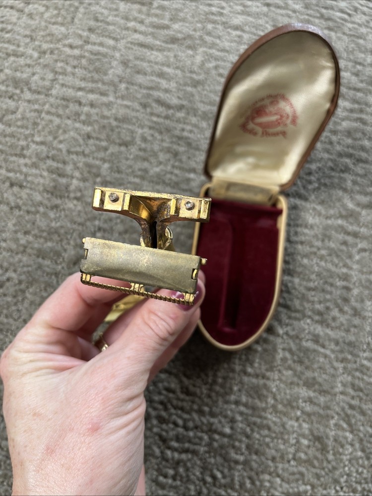 Gold Shake Sharp Razor In Original Box 1940’s Collectable