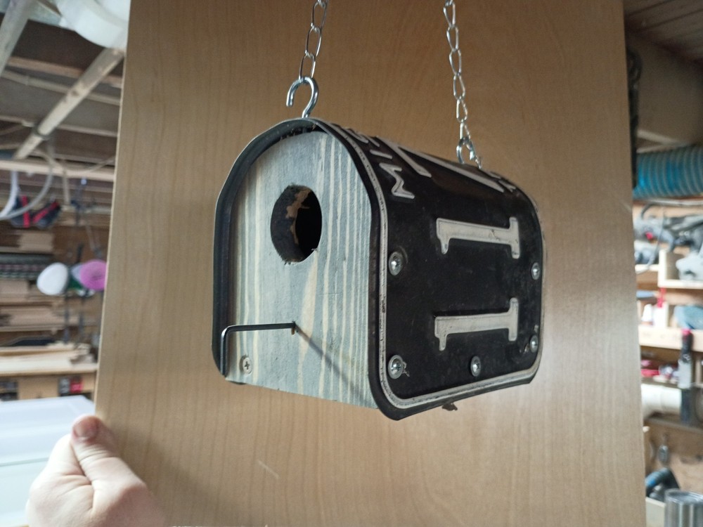 license plate birdhouse