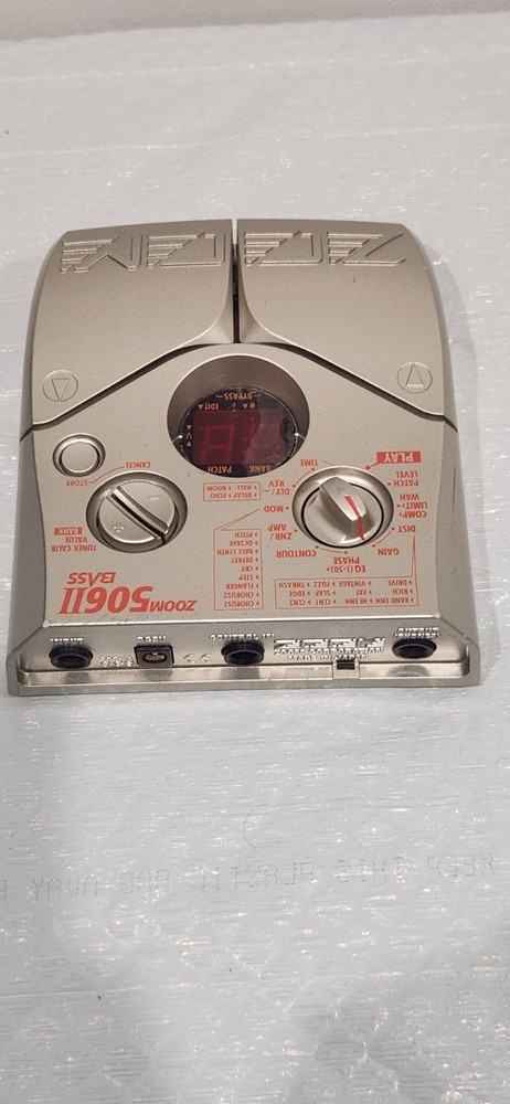 Zoom 506II Bass Digital Multi-Effects Processor Pedal Chorus Compressor