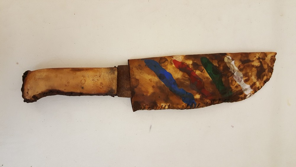 Knife & handmade pigskin leather sheath