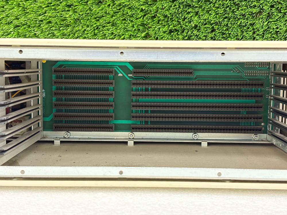 UNTESTED Applied Microsystems 750-10000-01 Chassis Backplane Rackmount Enclosure