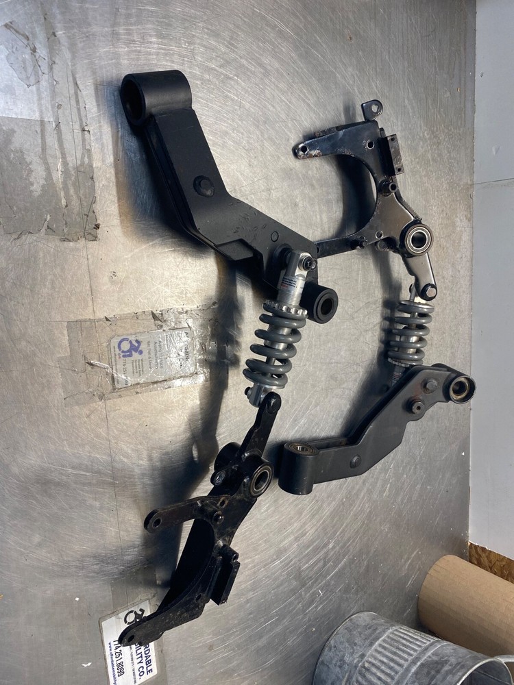 Quantum Edge  Front Caster Shock Strut Fork Assembly B6/30