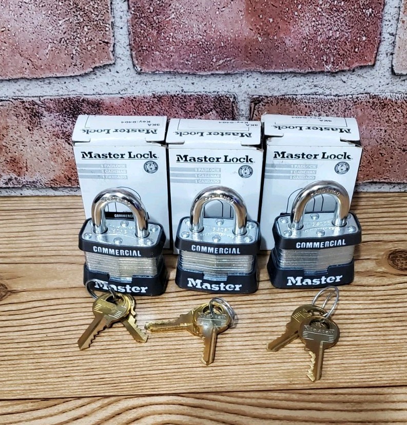 Set of 3 Master Lock padlocks - 3KA Key: 0404