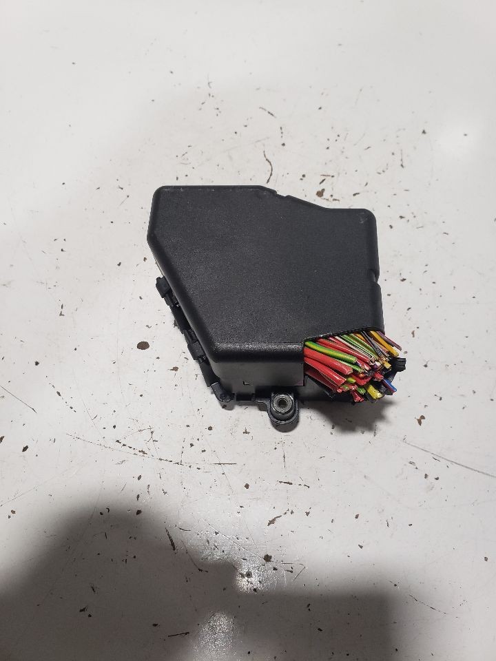 Used Fuse Box Engine fits: 2002 Volkswagen Passat engine compartment Grade A