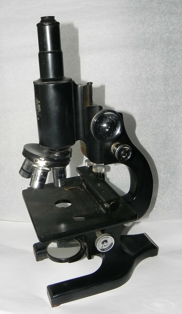 WWII era SPENCER PROFESSIONAL GRADE MICROSCOPE in Very GOOD CONDITION.
