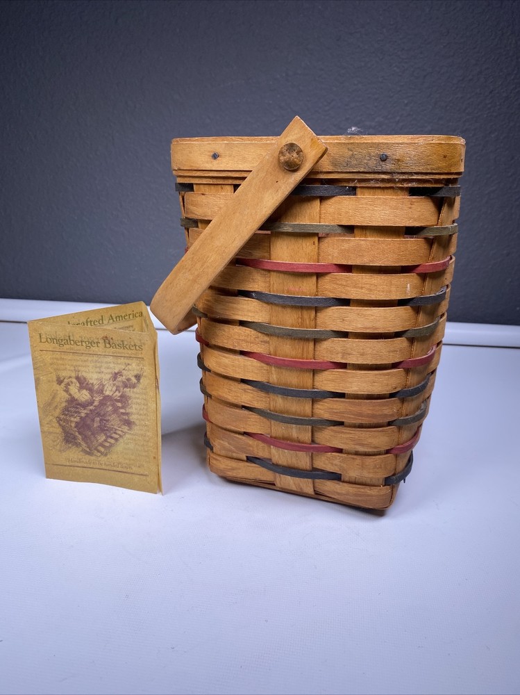 Longaberger Basket Medium 1995 color wowen Plastic Insert