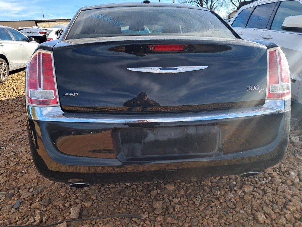 300 2014 Glove Box 4895998