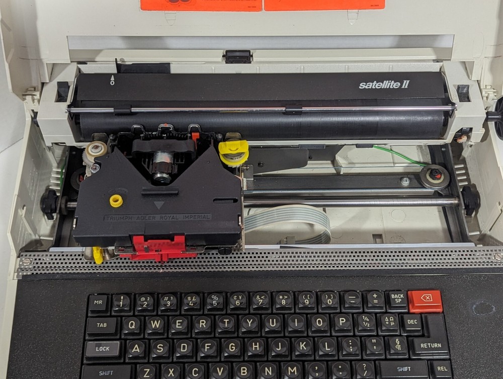 Vtg Royal Satellite II Electronic Typewriter