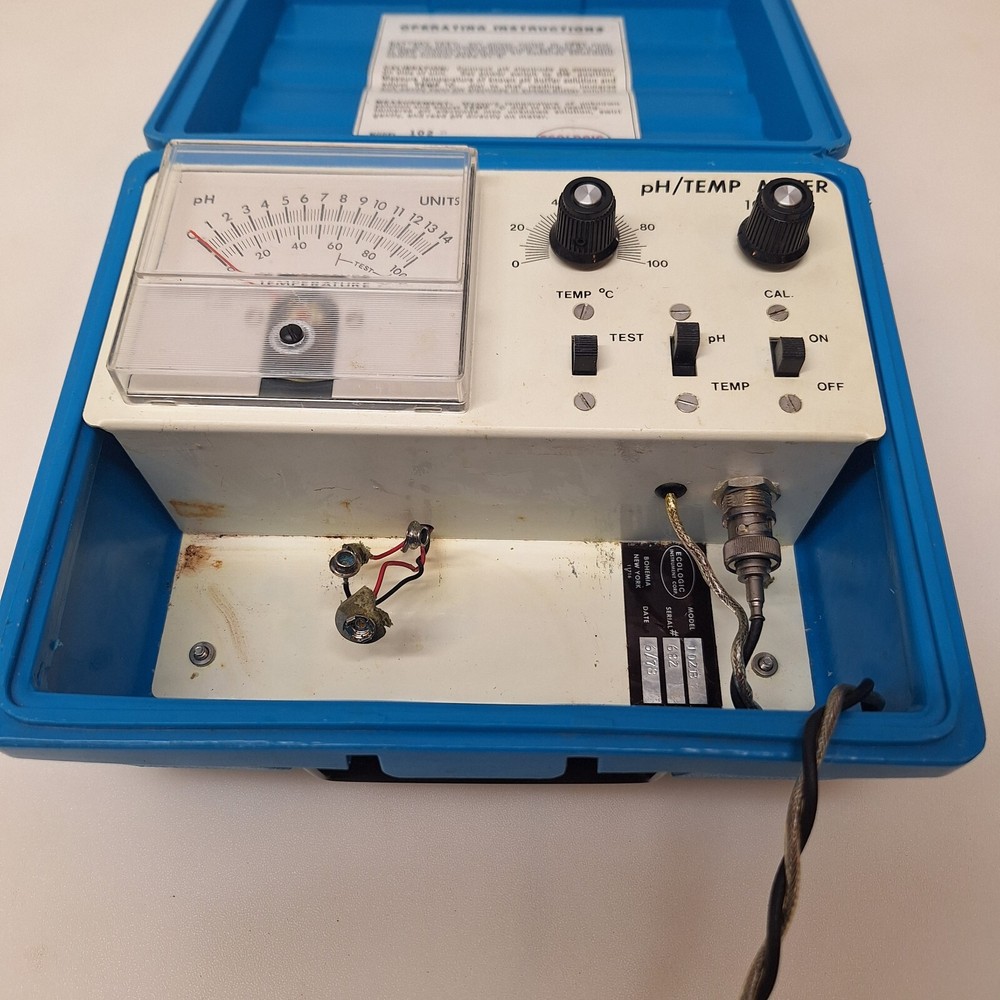 ECOLAB pH Temp Meter Model 102 B w Case Buffer Solution Ecologic Lab Equipment