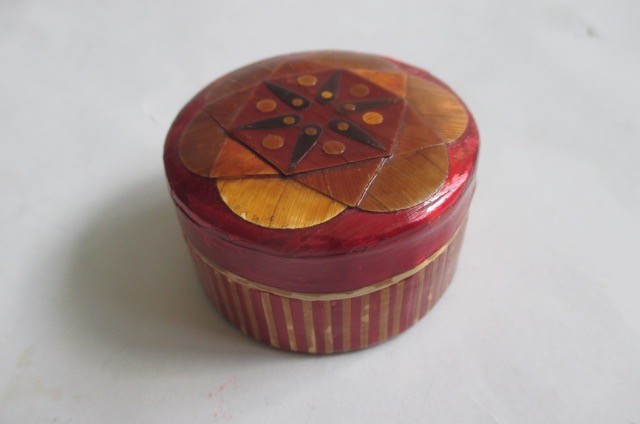 Laminated Straw Lacquer Trinket Box w/ Silk Linen