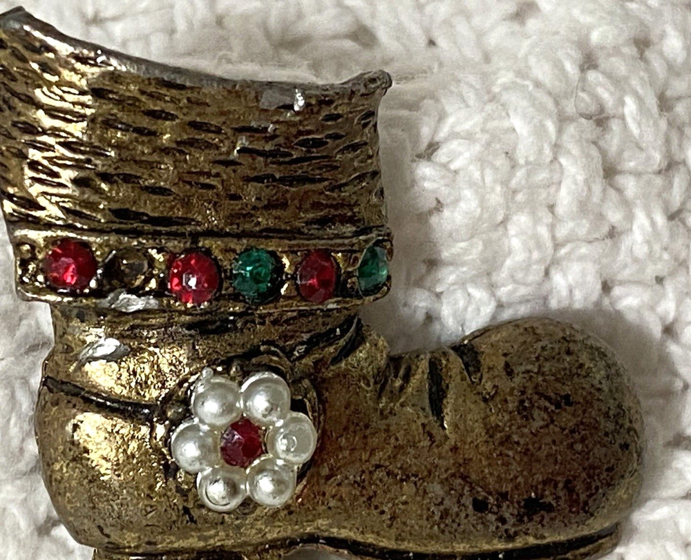 Santa Holiday Boot (missing 1 Stone) Brooch/Pin